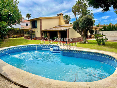 Villa en venta en Guadalmar